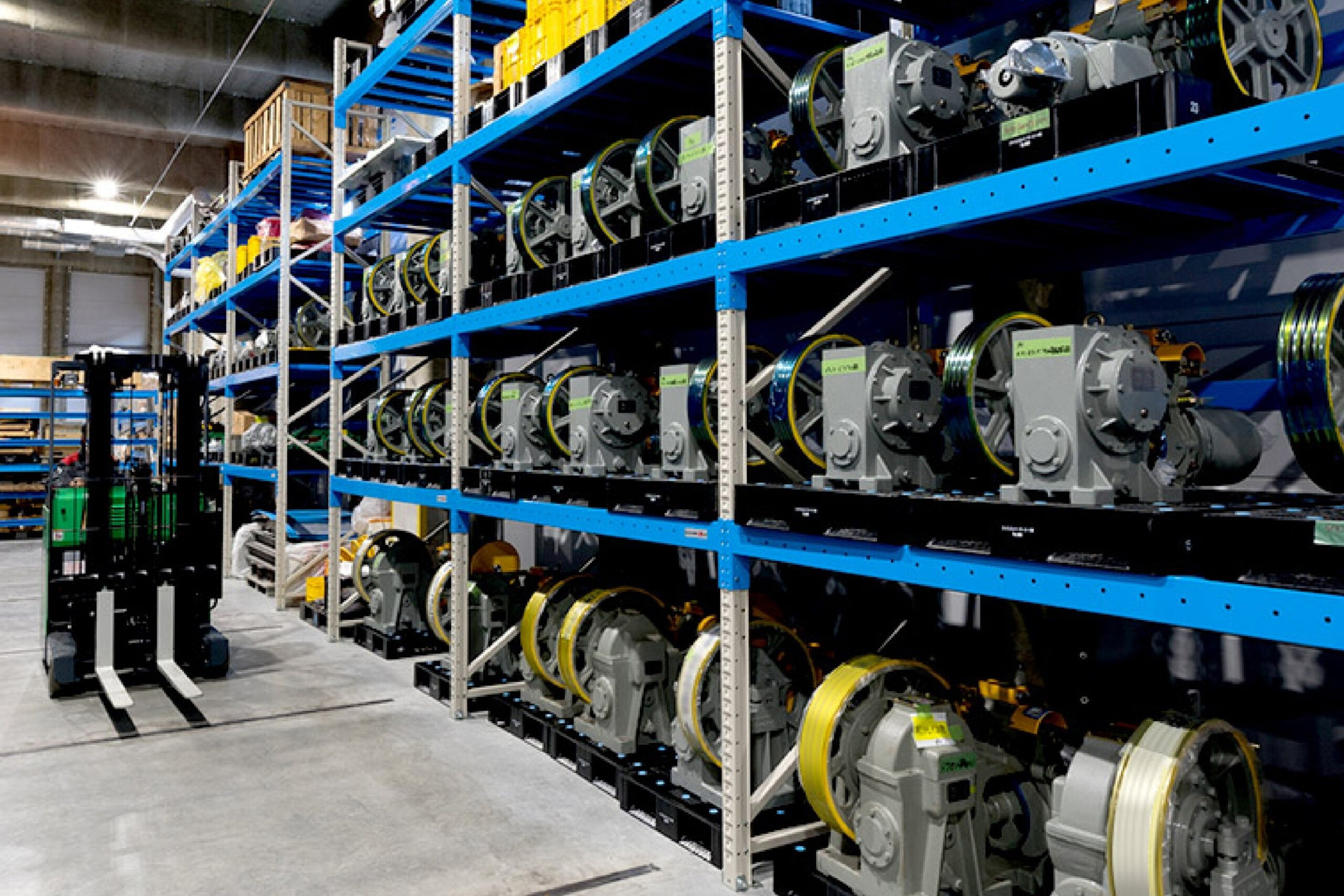 Warehouse-officer-Bruxelles-scaled